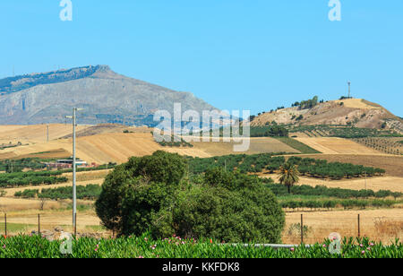Beau paysage de campagne d'été de la Sicile en Italie. Banque D'Images