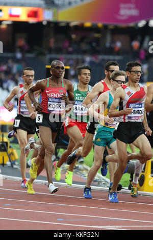 Benard KOSKEI du Kenya dans l'épreuve du 1500 m T13 à la finale des Championnats du monde à Londres 2017 Para Banque D'Images