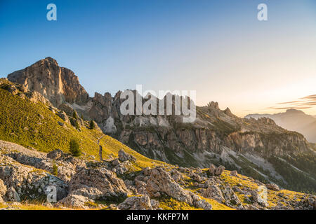 Lever du soleil à Zigolade Pass, Rosengarten, Dolomites, Tyrol du Sud, Italie Banque D'Images