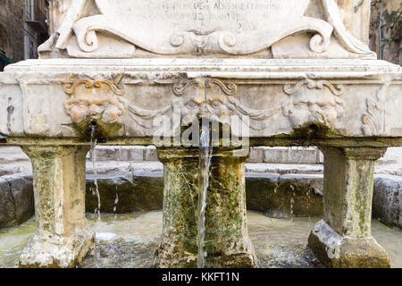 L'Garraffello fontaine dans le quartier de Palerme Vucciria Banque D'Images