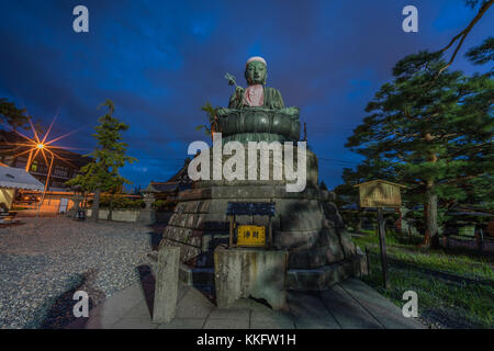 Nure Botoke 濡れ仏 (Wet Jizo) Bodhisattva assis statue de bronze de Jizo-Bosatsu protège le temple du feu, complexe de Temple Zenko-ji à Nagano City. Banque D'Images