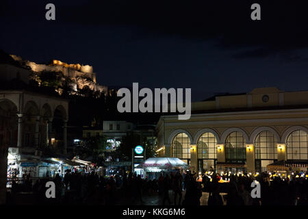 Athènes, Grèce - Novembre 4, 2017 : la mosquée eningdark tsidarakis pendant un ev, sur la place Monastiraki, dans le centre-ville d'Athènes, Grèce, avec l'icône Banque D'Images