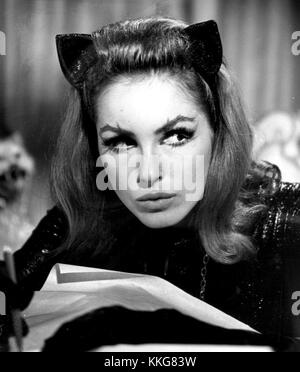 Julie Newmar a interprété Catwoman dans la série Batman de 1966, devenant une figure emblématique de la télévision de super-héros. Connue pour son interprétation du personnage, la performance de Newmar est encore célébrée par les fans de la série. Banque D'Images