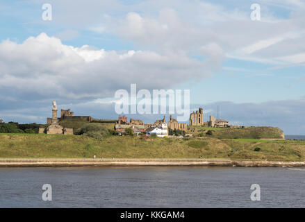 Tynemouth vu de l'estuaire de la Tyne, Angleterre du Nord-Est, Royaume-Uni Banque D'Images