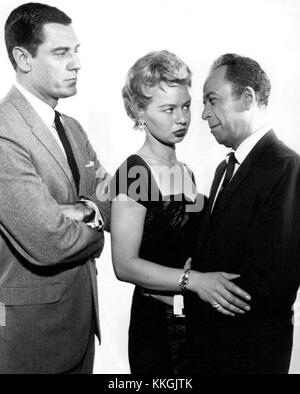 Cette image montre Craig Stevens, Lari laine et Lewis Charles dans une scène de l'émission de télévision de 1959 « Peter Gunn », mettant en valeur le style emblématique de l'époque. Banque D'Images