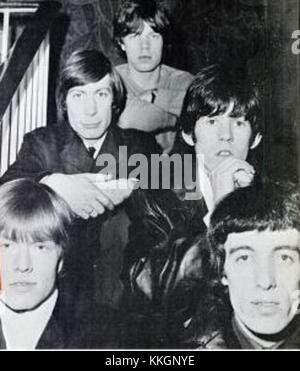 Une publicité de 1965 mettant en vedette les Rolling Stones, montrant l'influence du groupe sur la culture pop et leur statut d'icônes dans l'industrie musicale dans les années 1960 Banque D'Images