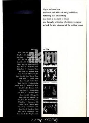 Une photographie de la tournée des Rolling Stones en 1965, un moment charnière dans l'histoire du groupe, mettant en valeur leurs performances et leur impact culturel dans les années 1960 Banque D'Images