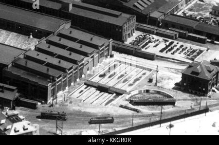 Un transfert rond est une procédure logistique ou technique impliquant le mouvement de marchandises, de personnes ou de services d'un endroit à un autre selon un schéma circulaire ou séquentiel. Il est souvent utilisé dans les systèmes de transport et organisationnels pour l'efficacité et les transitions en douceur. Banque D'Images