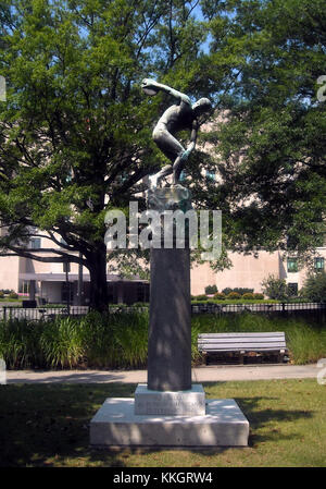 Le Discus Thrower, situé à Washington, DC, est une statue symbolisant l'athlétisme et le grec ancien La statue reflète l'influence de la sculpture classique sur les monuments modernes. Banque D'Images