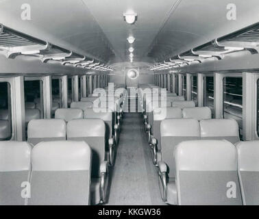 Vue intérieure de l'autocar Chicago et North Western 400, présentant la conception et la disposition d'un wagon historique des années 1940 Banque D'Images