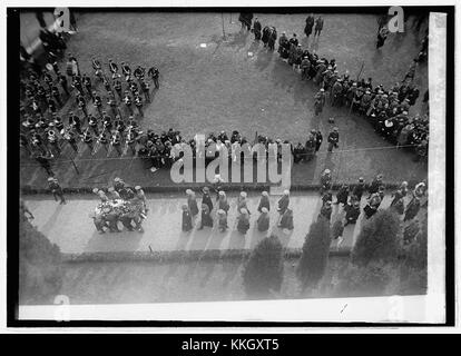 L'enterrement du soldat inconnu de la première Guerre mondiale sur la tombe du soldat inconnu dans le cimetière national d'Arlington. Cette cérémonie honore les soldats tombés au combat qui n'ont jamais été identifiés pendant la guerre. Banque D'Images