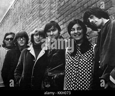 Le Jefferson Airplane de 1966 fait référence aux premières années du groupe de rock américain, qui est devenu connu pour être pionnier du genre rock psychédélique. Leur musique de cette époque, comme Somebody to Love, a contribué à définir le son des années 1960 Banque D'Images