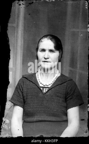 Femeie CA 20140201 fait référence à une photographie d'une femme, probablement prise en 2014, et est associée à une image d'une archive numérique ou d'une collection de photographies. Banque D'Images