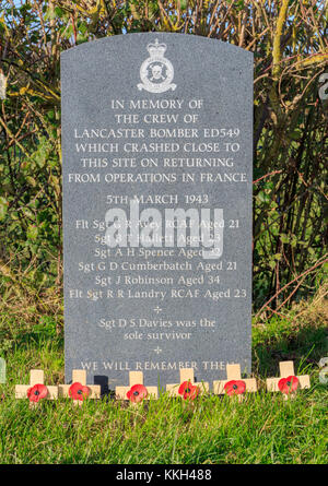 RAF et l'Aviation royale du Canada World War II Memorial. Dans la mémoire de l'équipage d'un bombardier Lancaster qui s'est écrasé près du village de Plungar UK Banque D'Images