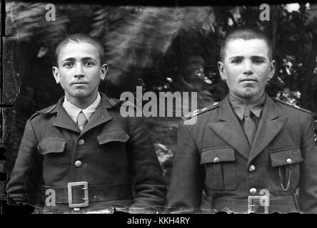 Une série de quatre images représentant le personnel militaire de la période 2014. Les images capturent des soldats dans divers contextes militaires, donnant un aperçu de la vie et des activités militaires pendant cette période. Banque D'Images