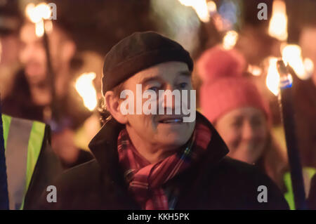 Glasgow, Ecosse, Royaume-Uni. 30 Novembre 2017 : naissance de Glasgow David Hayman conduit le jour à St Andrew, défilé aux flambeaux dans le West End de Glasgow. L'acteur et réalisateur célèbre pour son rôle dans l'épreuve et le châtiment s'exécute l'esprit de charité de l'aide. Credit : Skully/Alamy Live News Banque D'Images