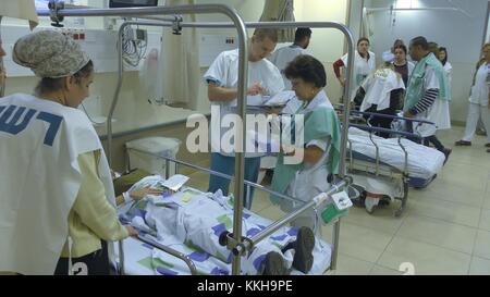 Nahariya, Israël. 30 novembre 2017. Galilee Medical Center a pratiqué un exercice de guerre, absorbant les victimes blessées du nord d'Israël. Nahariya, Israël, octobre 30 2017. Credit : The Fifth Kingdom/Alamy Live News Banque D'Images