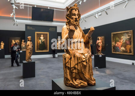 Londres, Royaume-Uni. 1 décembre 2017. Une sculpture intitulée "Dieu le Père", 14e siècle, le sud du deuxième semestre, Russisch, (Est. GBP40-60k). Aperçu de "maîtres de la lumière", Sotheby's Sculpture Old Masters Vente qui aura lieu le 5 décembre à Sotheby's, New Bond Street. Crédit : Stephen Chung / Alamy Live News Banque D'Images