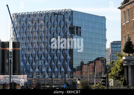 Londres, Royaume-Uni. 1er décembre 2017. New US Embassy, Nine Elms, Vauxhall est presque terminé : Crédit : Londonphotos/Alamy Live News Banque D'Images