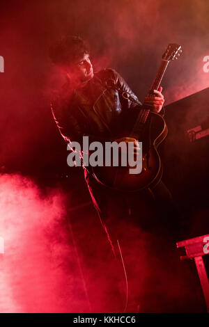 Milan, Italie. 30Th Nov, 2017. Le groupe américain Black Rebel Motorcycle Club effectue sur scène à fabrique au cours de la 'World Tour' 2017/18 Crédit : Rodolfo Sassano/Alamy Live News Banque D'Images