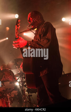 Milan, Italie. 30Th Nov, 2017. Le groupe américain Black Rebel Motorcycle Club effectue sur scène à fabrique au cours de la 'World Tour' 2017/18 Crédit : Rodolfo Sassano/Alamy Live News Banque D'Images