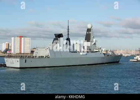 PORTSMOUTH, Angleterre, le 1 décembre 2017. Le HMS DIAMOND un destroyer de type 45 dans son port de Portsmouth. Banque D'Images