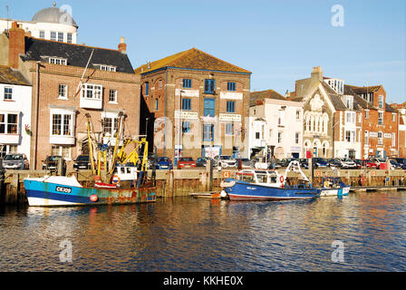 Portland, Dorset. 1 décembre 2017 - les gens profiter du beau port de Weymouth sur le premier jour officiel de l'hiver crédit : Stuart fretwell/Alamy live news Banque D'Images