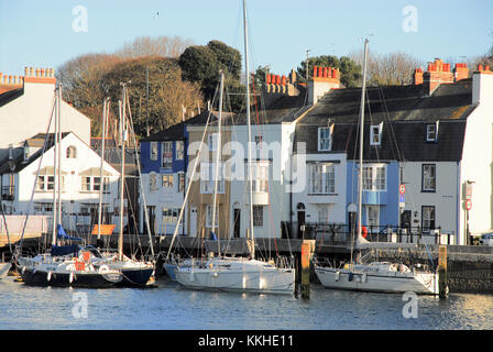 Portland, Dorset. 1 décembre 2017 - les gens profiter du beau port de Weymouth sur le premier jour officiel de l'hiver crédit : Stuart fretwell/Alamy live news Banque D'Images