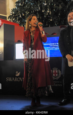 Milan, Italie. 1er décembre 2017. éclairage de l'arbre de Noël swarovski dans la galerie Vittorio Emanuele dans l'image : Fiona swarovski : crédit photo indépendant srl/Alamy live news Banque D'Images