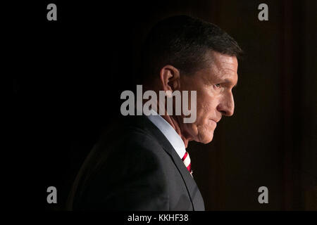 Fichier. 1er décembre 2017. L'ancien conseiller à la sécurité nationale des États-Unis MICHAEL FLYNN a plaidé coupable d'avoir menti au Federal Bureau of investigation concernant ses contacts inappropriés avec la Russie. PHOTO : 12 septembre 2016 - New York, New York, États-Unis - Michael Flynn, lieutenant-général à la retraite de l'armée des États-Unis qui était le 18e directeur de la Defense Intelligence Agency et le 25e conseiller à la sécurité nationale, New York, le 12 septembre 2016. Photographie de Beowulf Sheehan crédit : Beowulf Sheehan/ZUMA Wire/Alamy Live News Banque D'Images