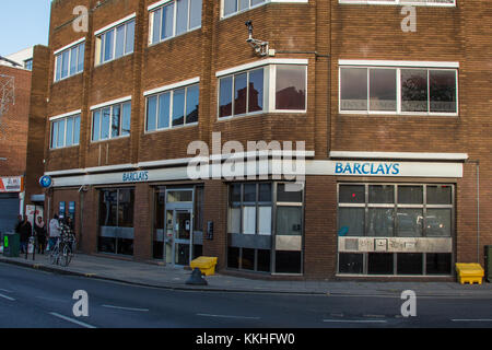 Peckham, Londres, Royaume-Uni. 1 décembre 2017. La banque Barclays sur Peckham Rye. David Rowe/Alamy Live News. Banque D'Images