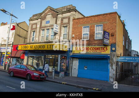 Peckham, Londres, Royaume-Uni. 1 décembre 2017. Le Lobo seafood superstore sur Rye Lane. David Rowe/Alamy Live News. Banque D'Images