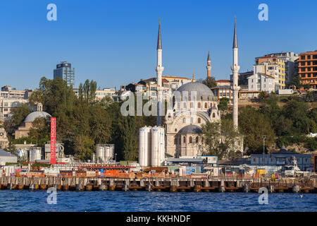 Ville colorée détroit du Bosphore Istanbul Turquie. Banque D'Images