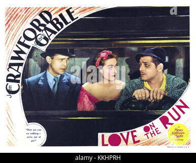 Une carte de réception tirée du film de 1936 « Love on the Run », présentant des scènes clés et des illustrations promotionnelles du film. Banque D'Images
