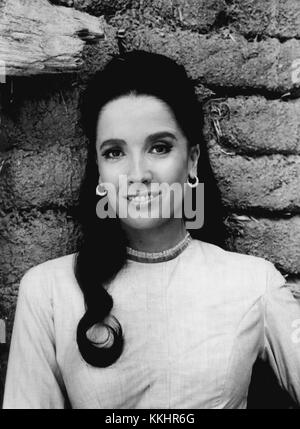 Linda cristal est une actrice Argentine surtout connue pour ses rôles dans la télévision et le cinéma américains dans les années 1950 et 1960 Elle est célèbre pour ses performances dans des westerns et des films d'action, devenant une figure populaire à Hollywood. Banque D'Images