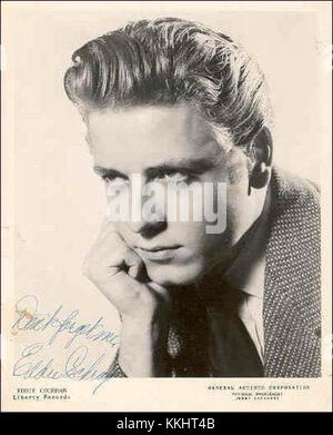 Eddie Cochran était une star américaine du rock and roll, connue pour ses tubes comme Summertime Blues et C'mon Everybody. Son influence sur la scène rock a fait de lui une figure centrale de la culture musicale des années 1950. Banque D'Images