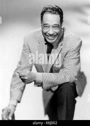 Une photographie de Duke Ellington, le légendaire musicien de jazz américain, prise en 1964. Ellington est célèbre pour ses compositions et ses contributions à la musique jazz au cours du XXe siècle. Banque D'Images