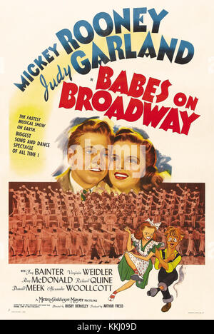 Babes on Broadway est un film musical américain réalisé par Busby Berkeley en 1941, avec Judy Garland et Mickey Rooney. L'affiche présente les numéros musicaux vibrants du film et les acteurs étoilés. Banque D'Images