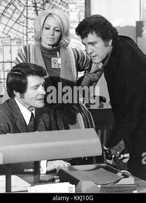 Police Woman, une série télévisée de 1976, avec Earl Holliman, Angie Dickinson et Robert Horton. L'émission se concentrait sur les enquêtes criminelles avec une femme leader dans un rôle pionnier. Banque D'Images
