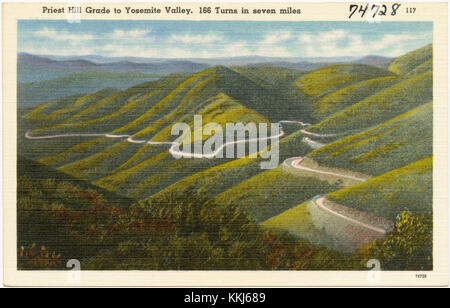 Le Priest Hill Grade est une route sinueuse menant à Yosemite Valley. Avec 166 virages sur un tronçon de 11 kilomètres, cet itinéraire difficile offre une route pittoresque et technique à travers la Sierra Nevada. Banque D'Images