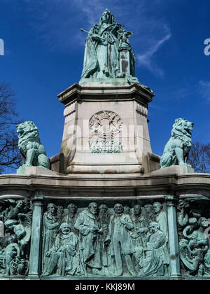 La Reine Victoria monument à Dalton Park dans la ville de Lancaster dans le nord-ouest de l'Angleterre. Le monument est à côté de l'Hôtel de Ville et de Lancaster est un la promine Banque D'Images