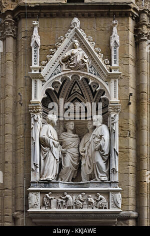 Quatre Saints Couronnés (groupe Guild of Stone et WoodMasters) 1414-1417 de Nanni di Banco façade de l'Orsanmichele ( ou Cuisine Jardin de Saint Michel ) est une église de Florence ( en 1336 en tant que marché et zone de stockage du grain, comme sur commission de l'Union européenne en soie Soie (Guilde). L'Italie, l'italien Banque D'Images