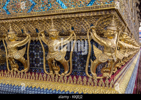 Bangkok, Thaïlande. Yakshas autour du Temple du Bouddha d'Émeraude (Wat Phra Kaew). Banque D'Images