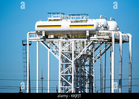 L'équipement de séparation finale. l'équipement des shop de préparation du pétrole et du gaz. Banque D'Images