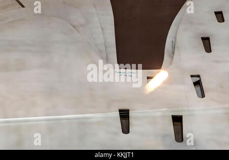 Autograph par l'architecte Norman Foster sur une grande statue de Bundesadler (Allemand pour l'aigle fédéral), armoiries d'Allemagne à l'intérieur du Parlement allemand Banque D'Images