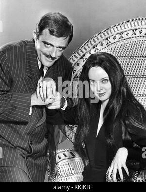 Carolyn Jones John Astin la famille Addams 1964 Banque D'Images