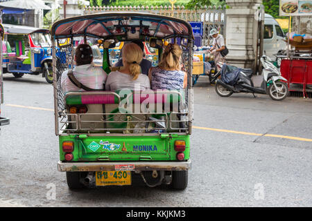 Bangkok, Thaïlande. Tuk-tuk, une motocyclette à trois roues Taxi. Banque D'Images