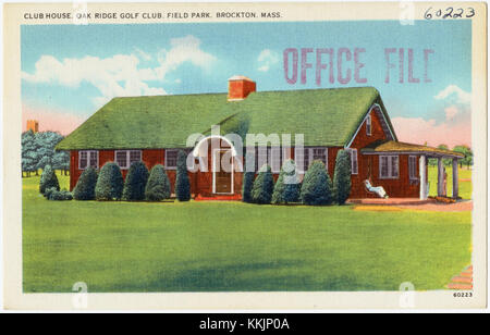 Le club-House Oak Ridge Golf course à Brockton, Massachusetts, sert d'installation centrale pour les golfeurs. Situé dans Field Park, il offre des commodités telles que des vestiaires, une boutique spécialisée et des services de restauration. Le parcours est connu pour ses vues panoramiques et sa disposition difficile, ce qui en fait un endroit populaire pour les golfeurs occasionnels et compétitifs. Banque D'Images