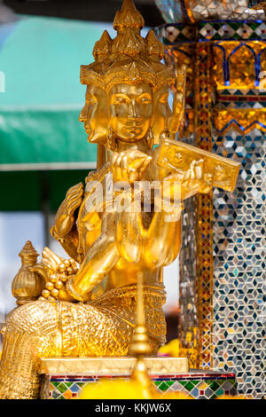 Bangkok, Thaïlande. Hindu Brahma dans le sanctuaire d'Erawan. Banque D'Images