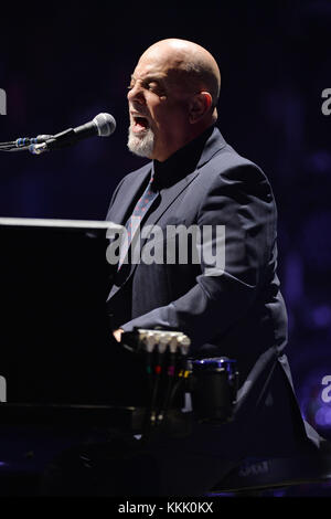 MIAMI, FL - JANVIER 31 : Billy Joel se produit à l'American Airlines Arena le 31 janvier 2015 à Miami en Floride. Les gens : Billy Joel Banque D'Images